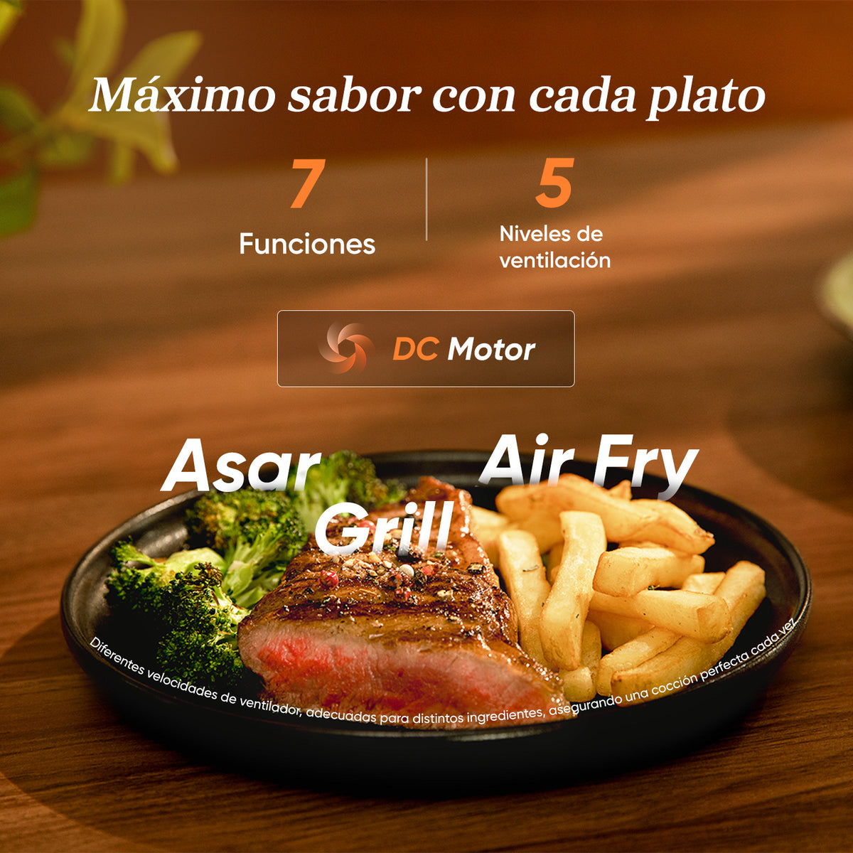 Mano cocinando en una cocina ordenada, demostrando ahorro de espacio con la freidora compacta.
